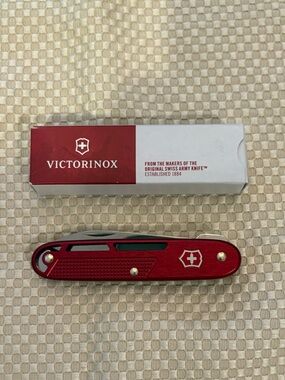 Victorinox Red Onefold Alox Swiss Army Knife with Belt Clip, NWT